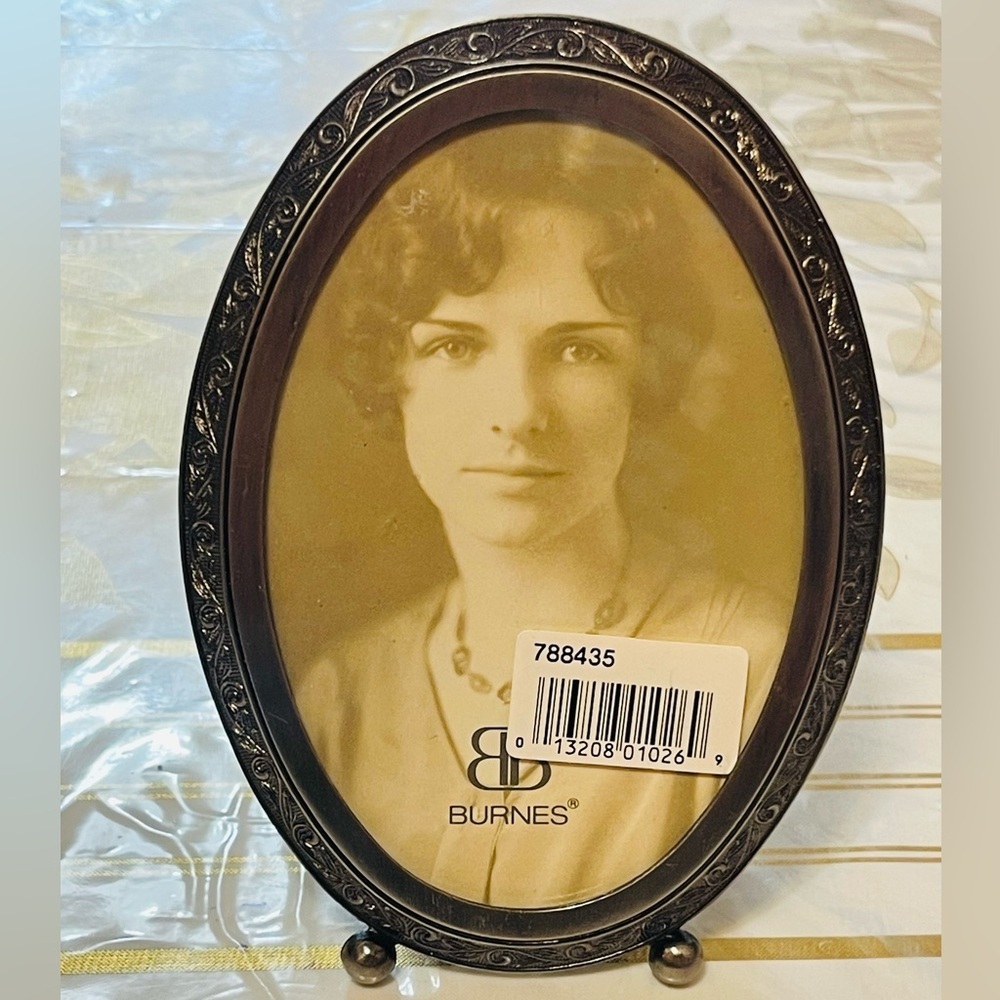 VTG BURNES OVAL METAL PHOTO PICTURE Frame-ornate Tin Finish VICTORIAN STYLE